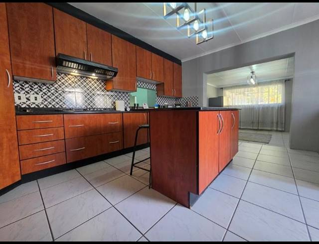 3 BEDROOM HOUSE FOR SALE IN BRACKENHURST